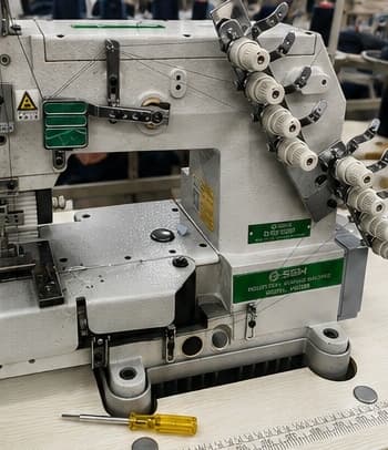 Industrial overlocker
